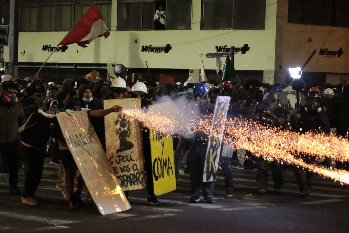 Jovens conduziram os protestos contra o governo em Lima, no Peru