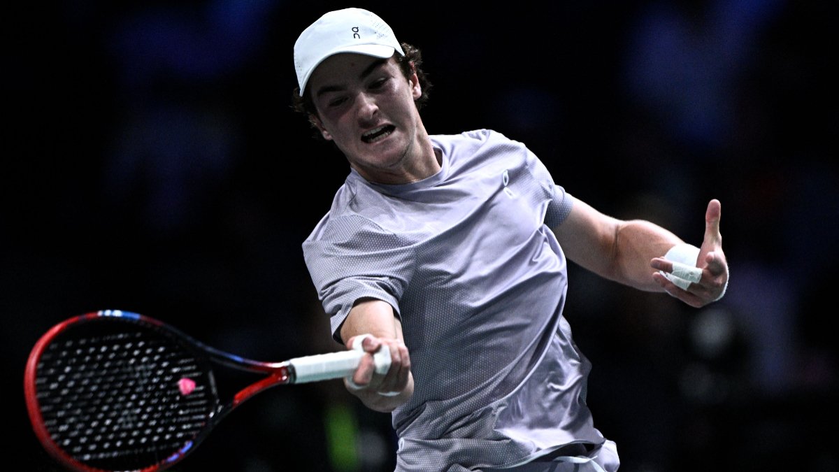 João Fonseca, tenista brasileiro (foto: JULIEN DE ROSA / AFP)