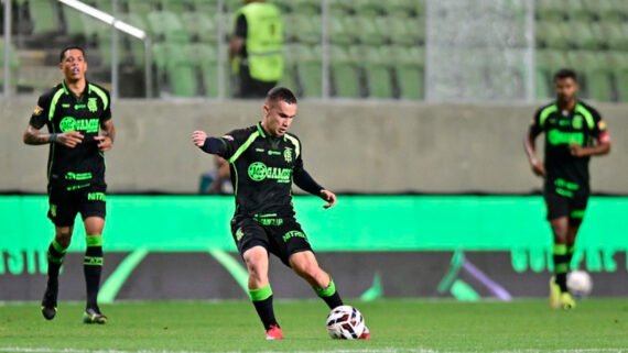 América em jogo pela Série B (foto: Mourão Panda/América)