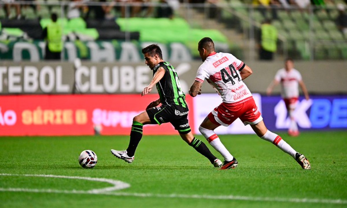 América empatou com CRB pela Série B (foto: Mourão Panda/América)