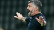 Gattuso de lado com os braços abertos (foto: Stefano Rellandini/AFP)