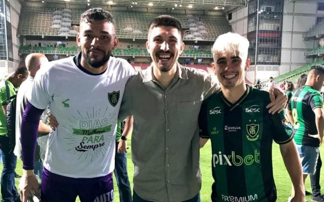 Taygor festejou os amigos Jori e Zé Ricardo pela campanha do América no Brasileirão de 2021 (8º lugar) - (foto: Arquivo pessoal)