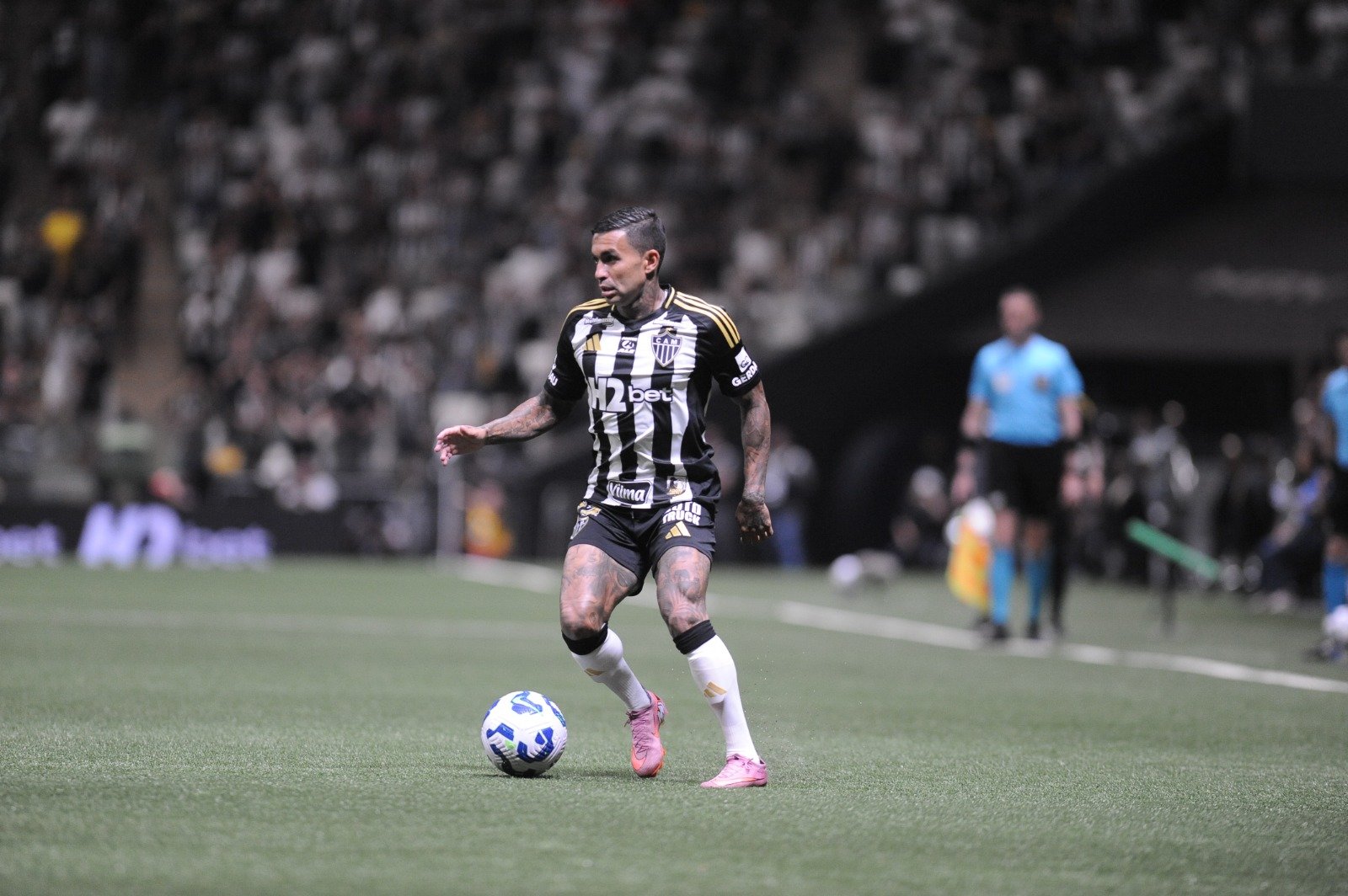 Dudu em ação pelo Atlético na Arena MRV (foto: Alexandre Guzanshe/EM/D.A. Press)