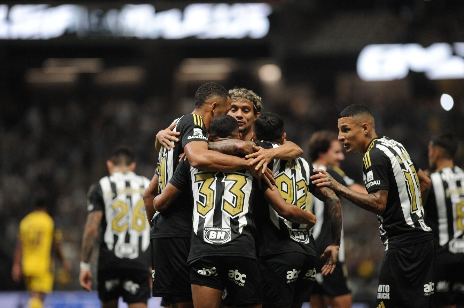 Jogadores do Atlético comemoram gol na Arena MRV (foto: Alexandre Guzanshe/EM/D.A. Press)