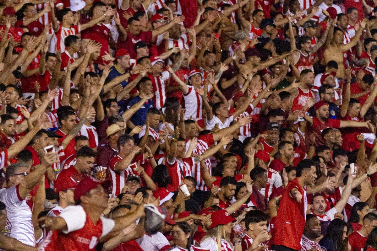Torcedores do Náutico no Estádio dos Aflitos (foto: Gabriel França/CNC)