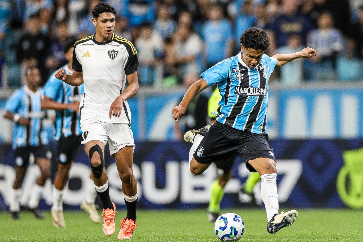 Lance do jogo entre Grêmio e Atlético pela final do Brasileiro Sub-17 - (foto: ANGELO PIERETTI/GRÊMIO )