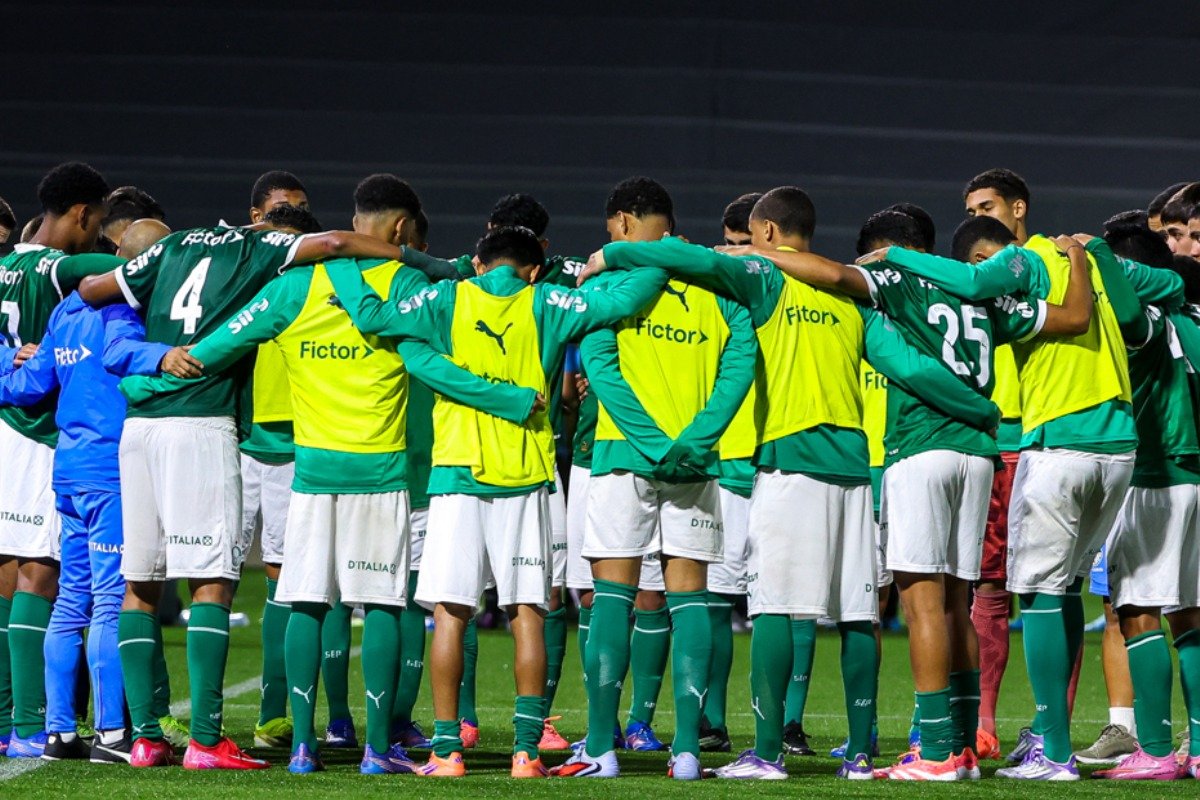 Jogadores do time sub-17 do Palmeiras (foto: Fabio Menotti/Palmeiras)