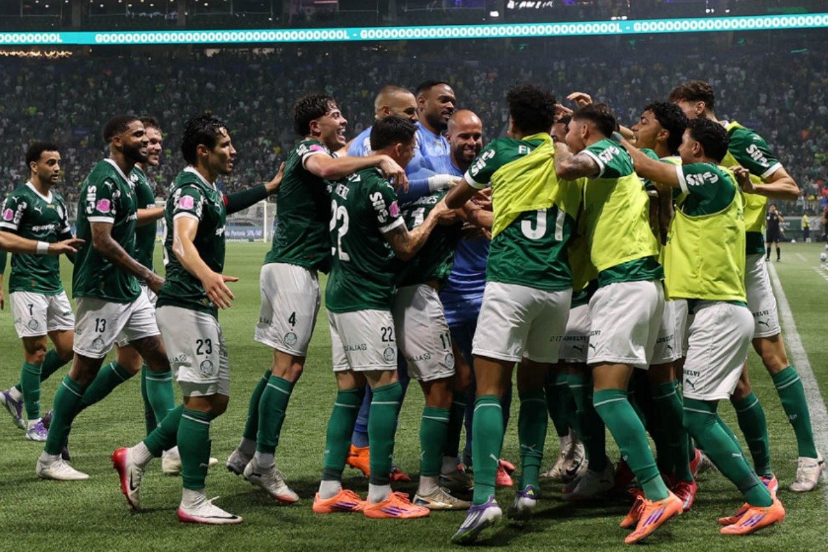 Jogadores do Palmeiras comemoram gol em partida do Campeonato Brasileiro (foto: Cesar Greco/Palmeiras)