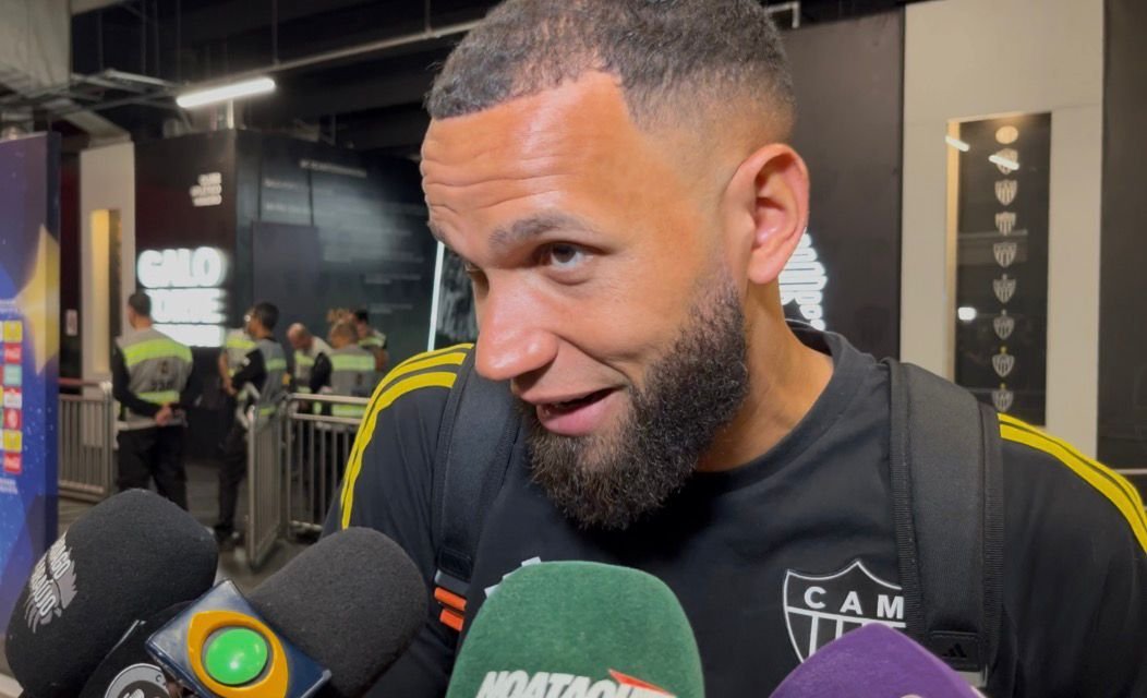 Everson, goleiro do Atlético, na zona mista da Arena MRV (foto: Lucas Bretas/No Ataque)