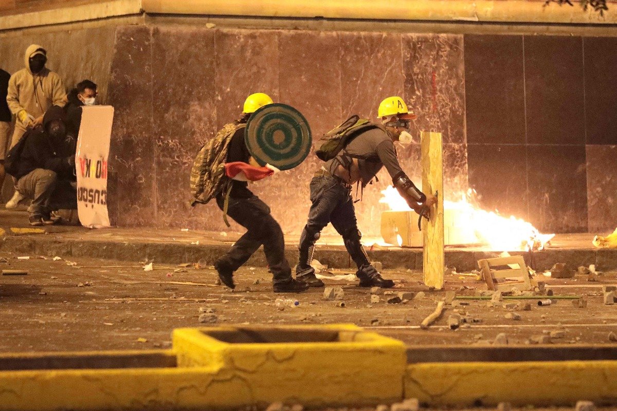 Manifestantes durante protesto em Lima, no Peru