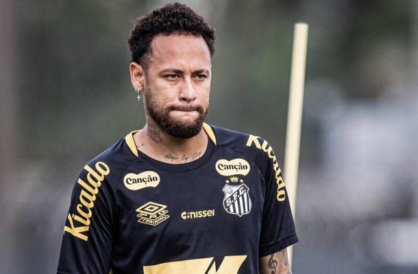 Neymar de camisa preta de treino do Santos (foto: Foto: Raul Baretta/ Santos FC)