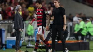 Pedro fraturou antebraço direito durante vitória do Flamengo sobre o Racing - Crédito: 