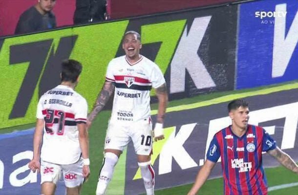 Luciano marca pela 100° vez pelo São Paulo no triunfo diante do Bahia (foto: Foto: Miguel Schincariol / São Paulo)