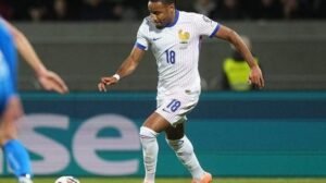 Nkunku marcou o primeiro gol da França no empate contra a Islândia - Crédito: 