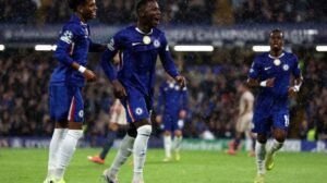 Chelsea deitou e rolou em Londres - Crédito: 