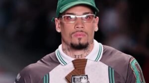 Paulinho, do Palmeiras, desfila para estilista catarinense na SPFW - Crédito: 