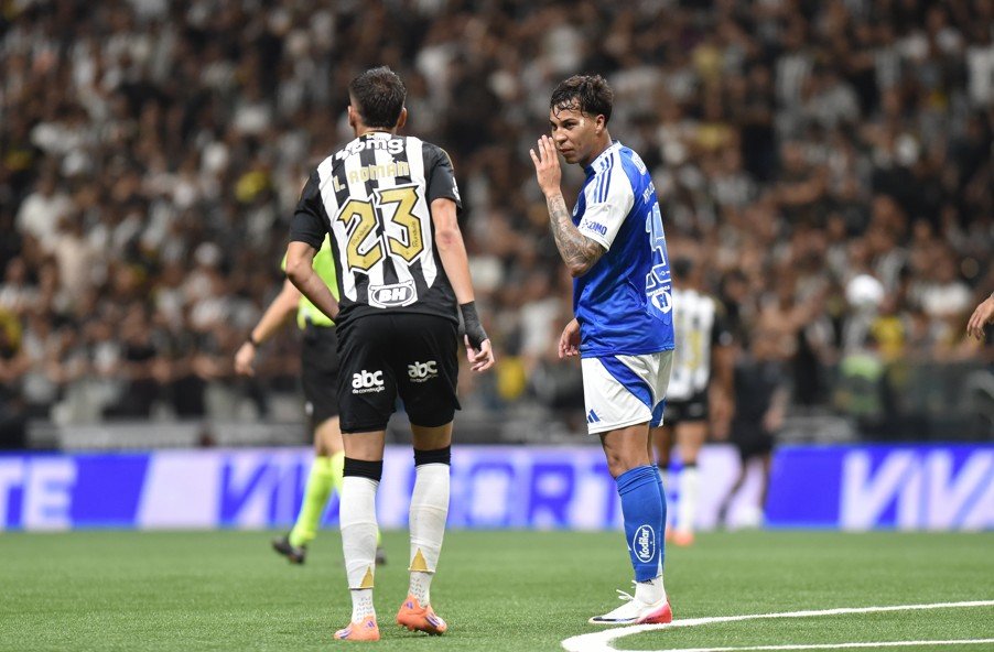 Kaio Jorge provoca Ivan Román (foto: Ramon Lisboa/EM/D.A. Press)