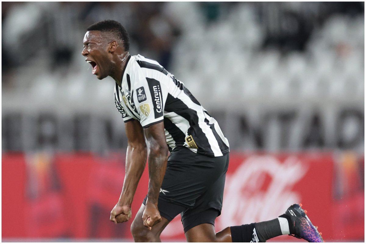 Patrick de Paula, ex-Botafogo, comemorando após gol pelo clube (foto: Divulgação/Botafogo)