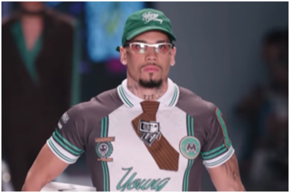 Atacante Paulinho do Palmeiras desfilando (foto: Divulgação/Dario Mittmann Shop)