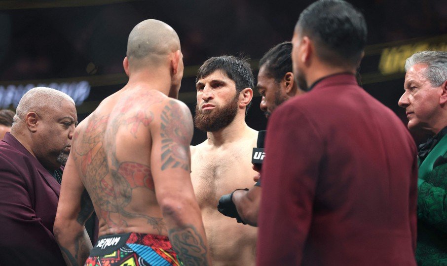 Poatan e Ankalaev (foto: Sean M. Haffey/Getty Images/AFP)