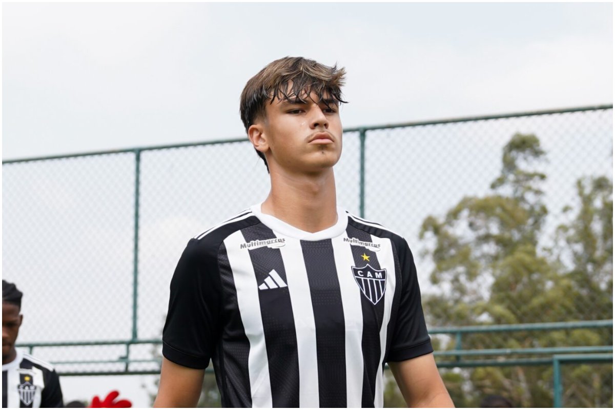 Zagueiro Vitão do Atlético sub-17 em campo aberta com a camisa do time (foto: Daniela Veiga/Atlético)