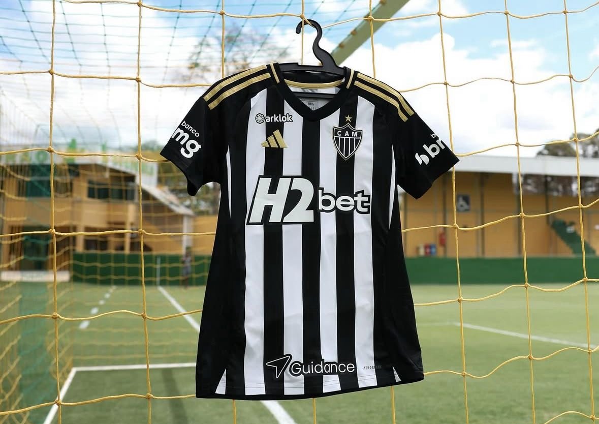 Camisa do Atlético estendida na rede (foto: Divulgação/Atlético)