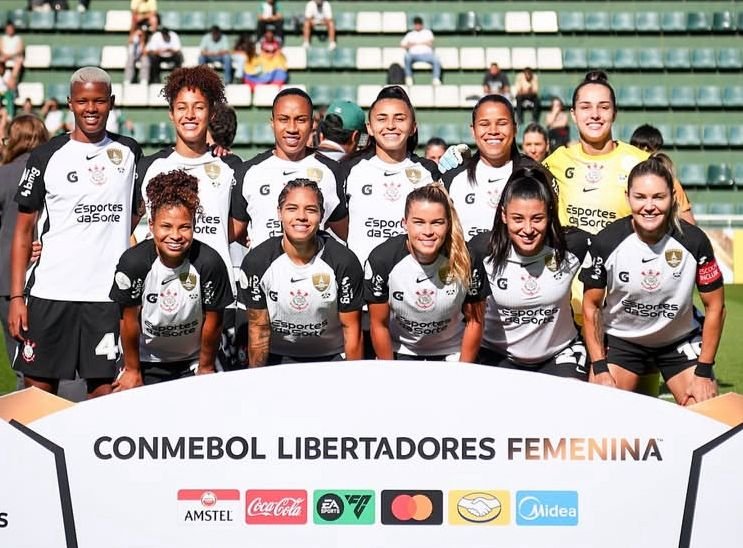 Jogadoras do Corinthians em fila (foto: Rodrigo Gazzanel/Corinthians)