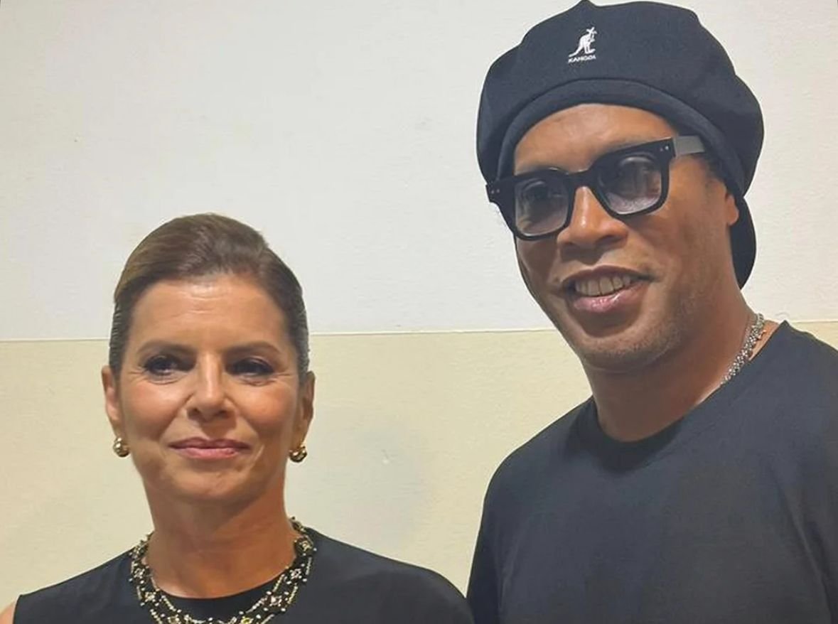 Ronaldinho Gaúcho ao lado de atriz da Globo (foto: Divulgação/Ronaldinho Gaúcho)