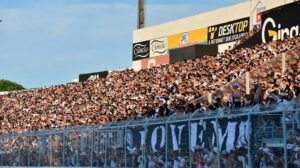 Torcida da Ponte Preta no Estádio Moisés Lucarelli - Crédito: 