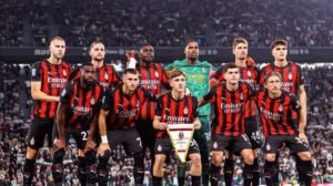 Jogadores do Milan posam para foto durante partida - Crédito: 