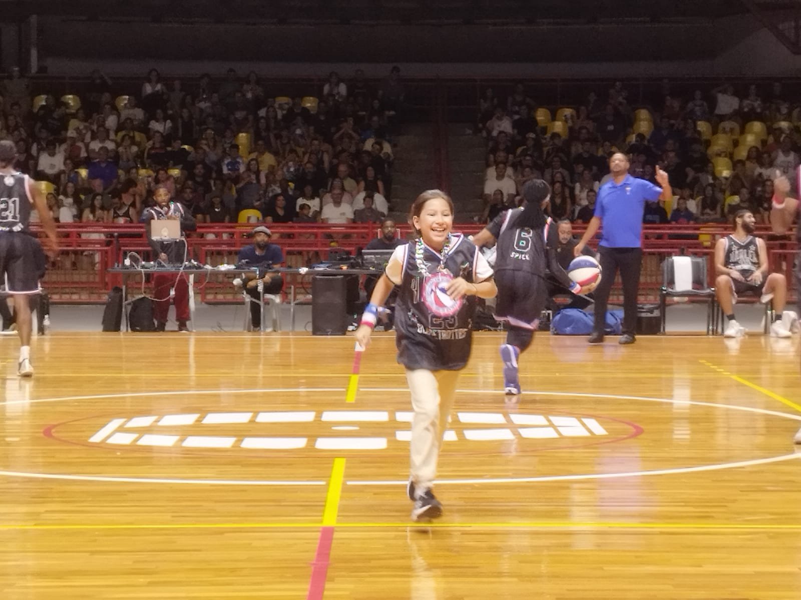Cecilia correndo pela quadra do Mineirinho - (foto: Otávio Rangel/No Ataque)