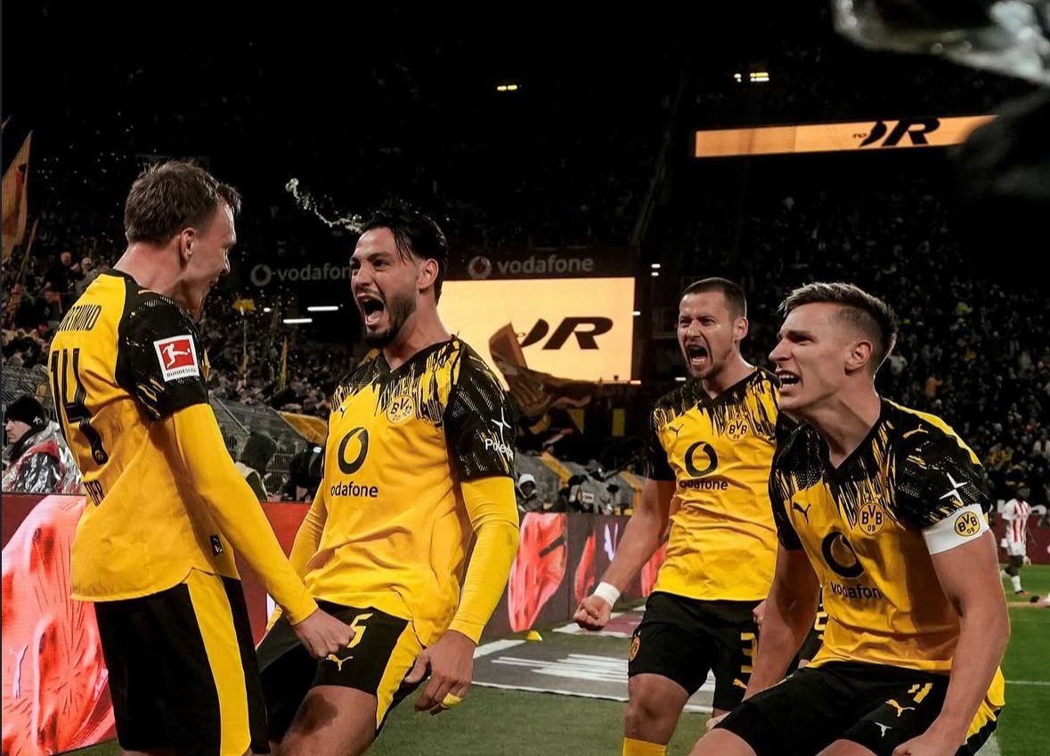 Jogadores do Borussia durante comemoração (foto: Divulgação/BVB)