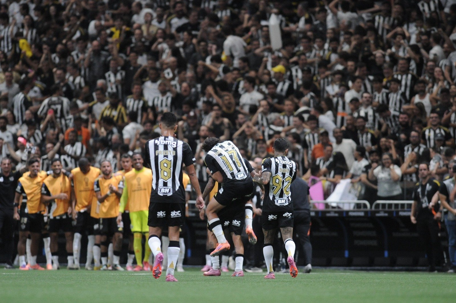 Jogadores do Atlético comemoram (foto: Alexandre Guzanshe/EM/D.A Press)