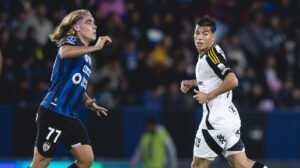 Alan Franco, meio-campista do Atlético, em ação contra o Independiente del Valle-EQU na Sul-Americana - Crédito: 