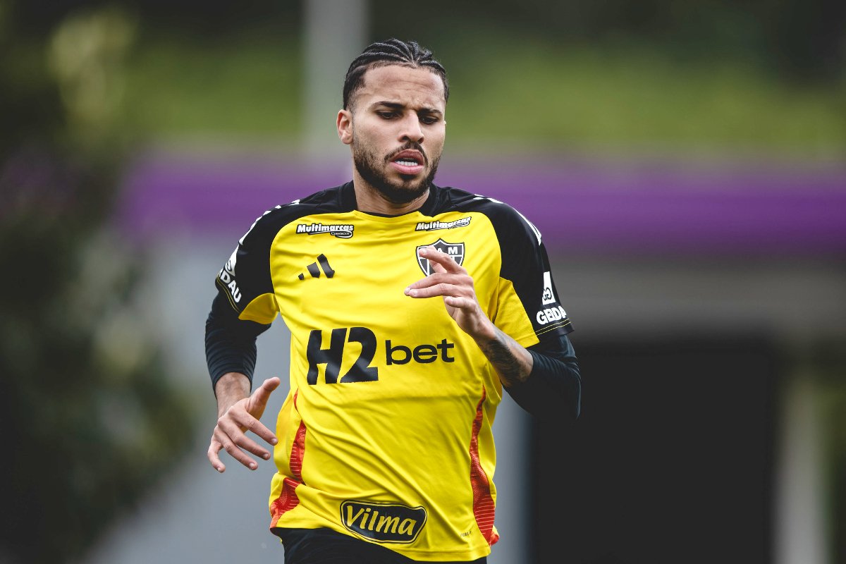 Alexsander, meio-campista do Atlético, durante treinamento no CT do Corinthians (19/10) (foto: Pedro Souza/Atlético)