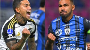 Dudu e Junior Sornoza, de Atlético e Independiente del Valle, respectivamente - Crédito: 