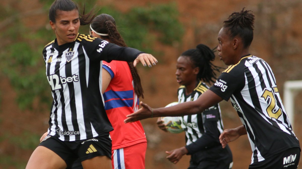 Jogadoras do Atlético comemoram gol sobre o Araguari no Mineiro Feminino (foto: Reprodução/Atlético)