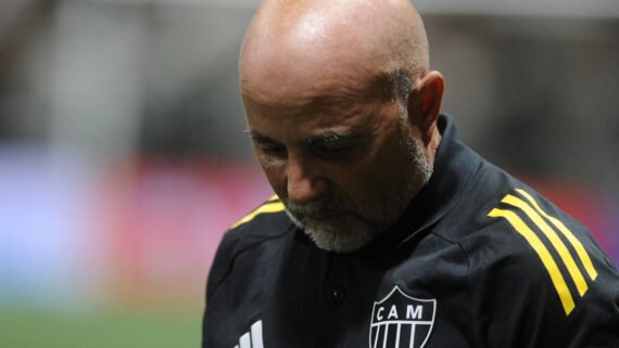 Sampaoli durante jogo do Atlético contra o Del Valle (foto: Alexandre Guzanshe/EM/DA.Press)
