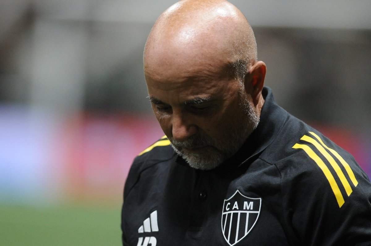 Sampaoli durante jogo do Atlético contra o Del Valle (foto: Alexandre Guzanshe/EM/DA.Press)