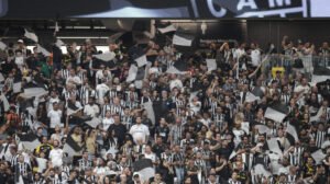 Torcida do Atlético durante jogo contra o Del Valle na Arena MRV - Crédito: 