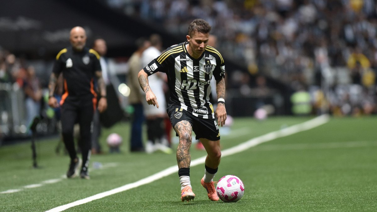 Bernard em ação durante Atlético x Ceará, no Brasileiro (foto: Ramon Lisboa/EM/D.A. Press)
