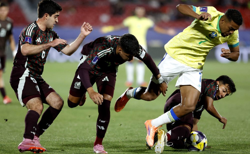 Brasil passou por vexame na Copa do Mundo Sub-20 (foto: Raul Bravo/AFP)