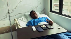 Cazares sorri após cirurgia bem sucedida - Crédito: 