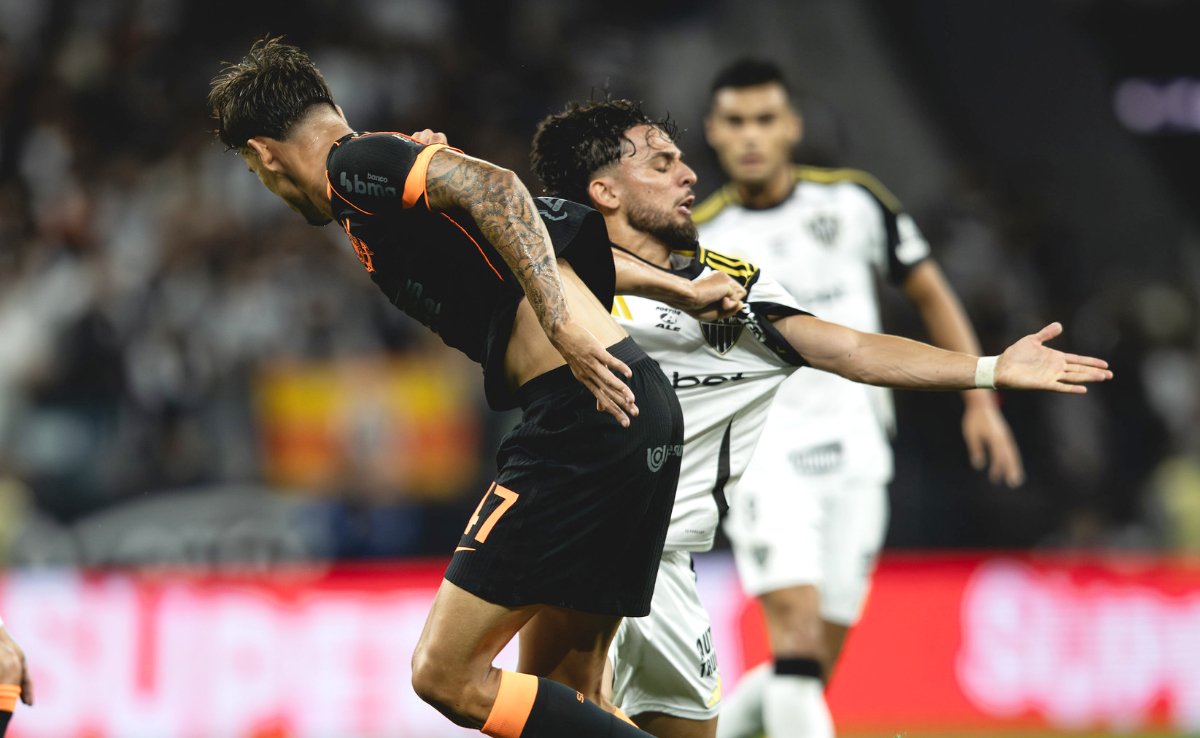 Lance do jogo entre Corinthians e Atlético na Neo Química Arena, em São Paulo, pelo Campeonato Brasileiro 