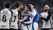 Jogadores de Corinthians e Cruzeiro em empate pelo Brasileirão de 2025, na Neo Química Arena (foto: Marco Galvão/Cruzeiro)