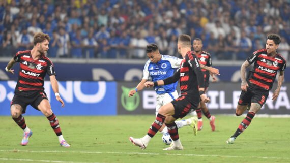 No primeiro turno do Brasileirão, Cruzeiro venceu o Flamengo por 2 a 1, no Mineirão (foto: Ramon Lisboa/EM/D.A. Press)