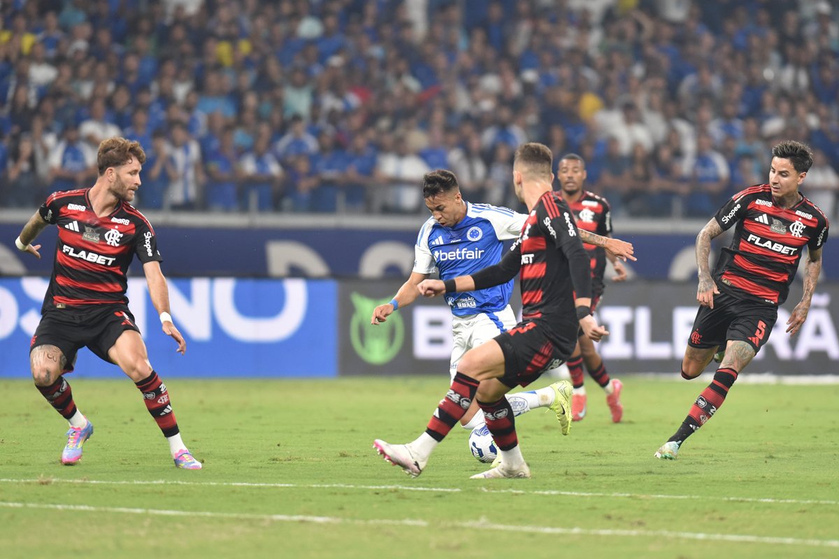 No primeiro turno do Brasileirão, Cruzeiro venceu o Flamengo por 2 a 1, no Mineirão (foto: Ramon Lisboa/EM/D.A. Press)