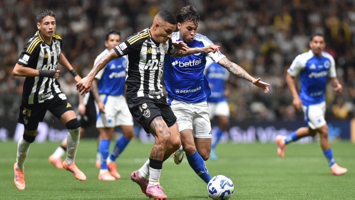 Atlético e Cruzeiro empatam clássico com expulsão e muita tensão na Arena MRV