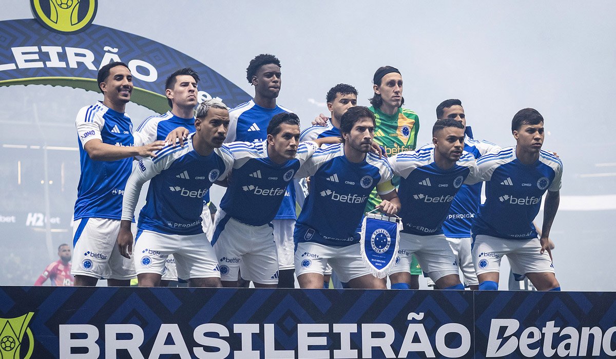 Jogadores do Cruzeiro antes do clássico contra o Atlético, na Arena MRV, pelo Brasileirão (foto: Gustavo Aleixo/Cruzeiro)