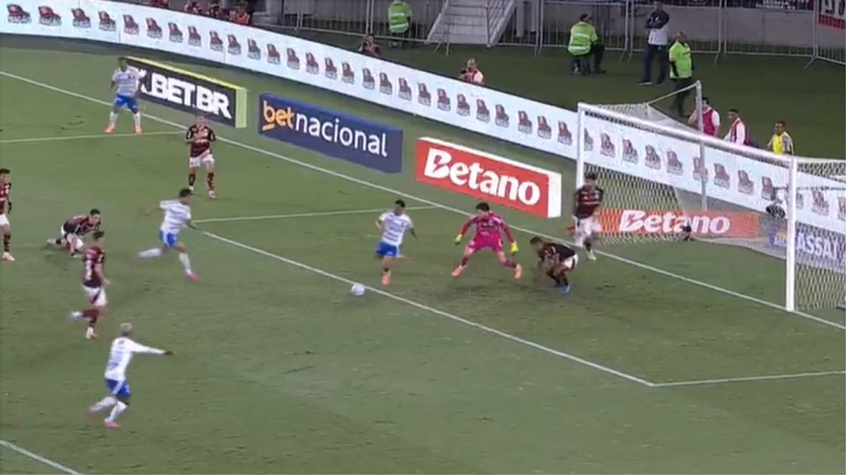 Christian perdeu grande chance em Flamengo x Cruzeiro (foto: Reprodução/Premiere)